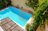 GE4238, Charming 3-Bedroom Farmhouse with Pool & Country Views